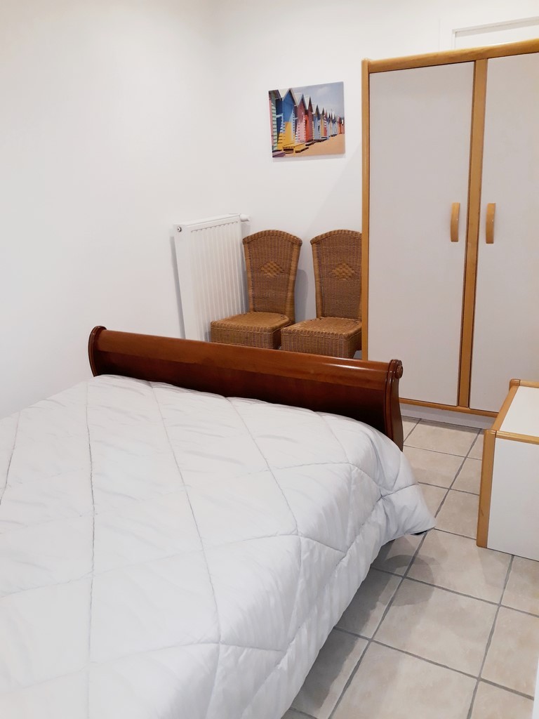 La chambre de l'appartement Bonzel 6, à La Panne