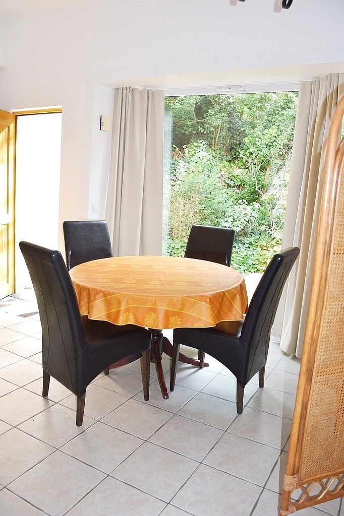 Le coin repas de l'appartement Bonzel 6, à La Panne