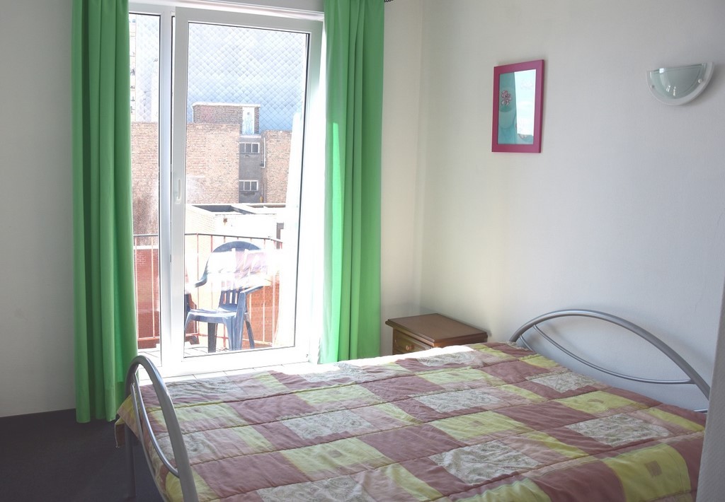 La première chambre de l'appartement Sloepen 6, à La Panne