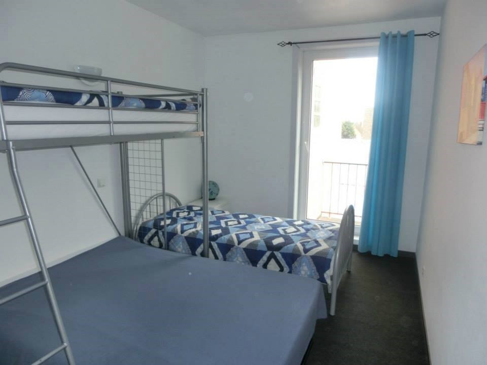 La seconde chambre de Sloepen 6 : lit double et lits simples en hauteur